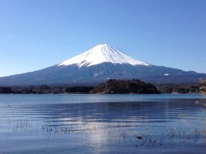 河口湖越しの富士山